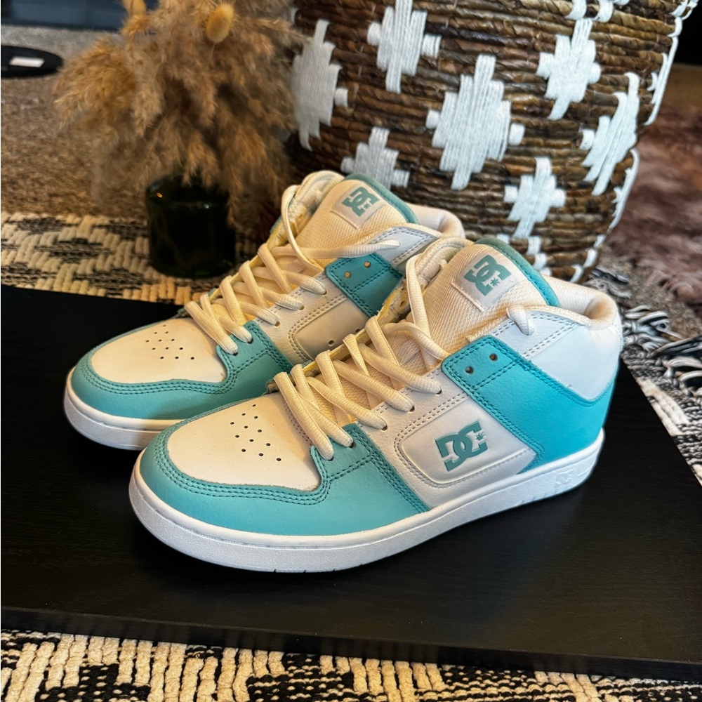 DC Sneakers